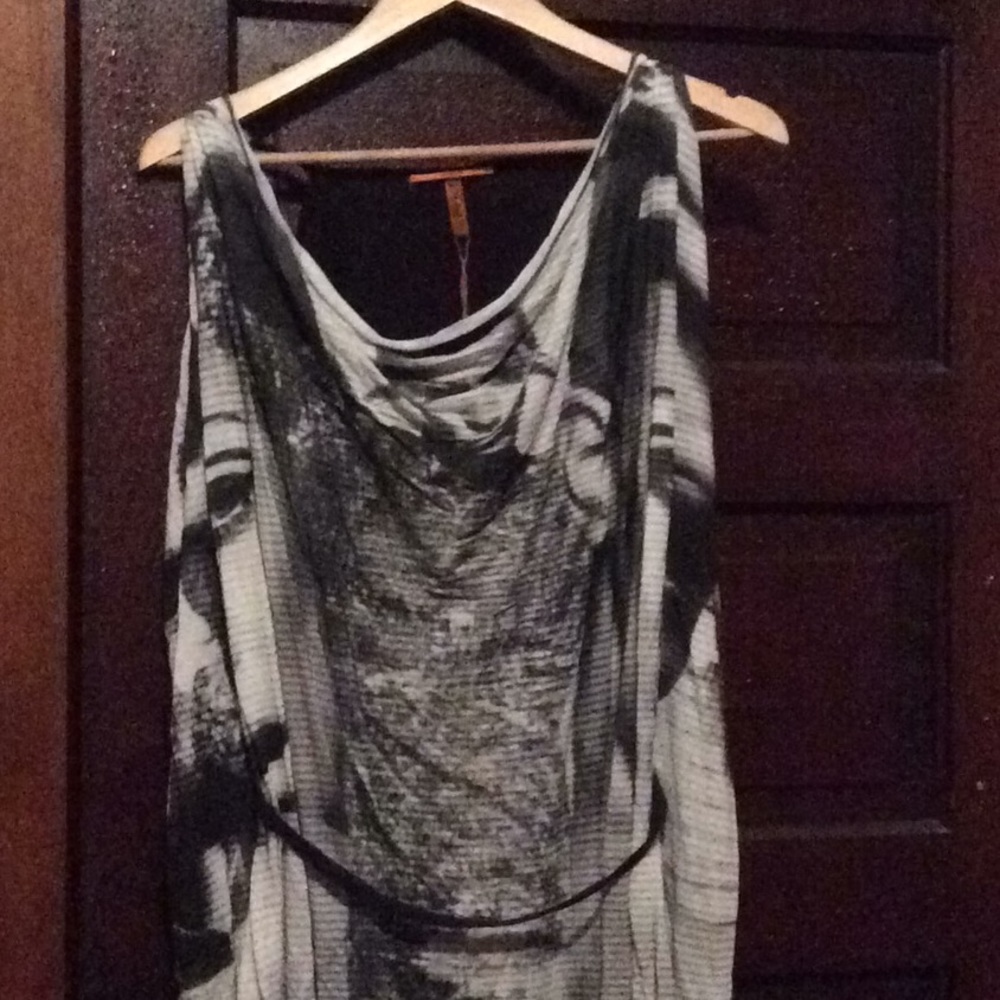Sleeveless Anama tunic. - Picture 3 of 3
